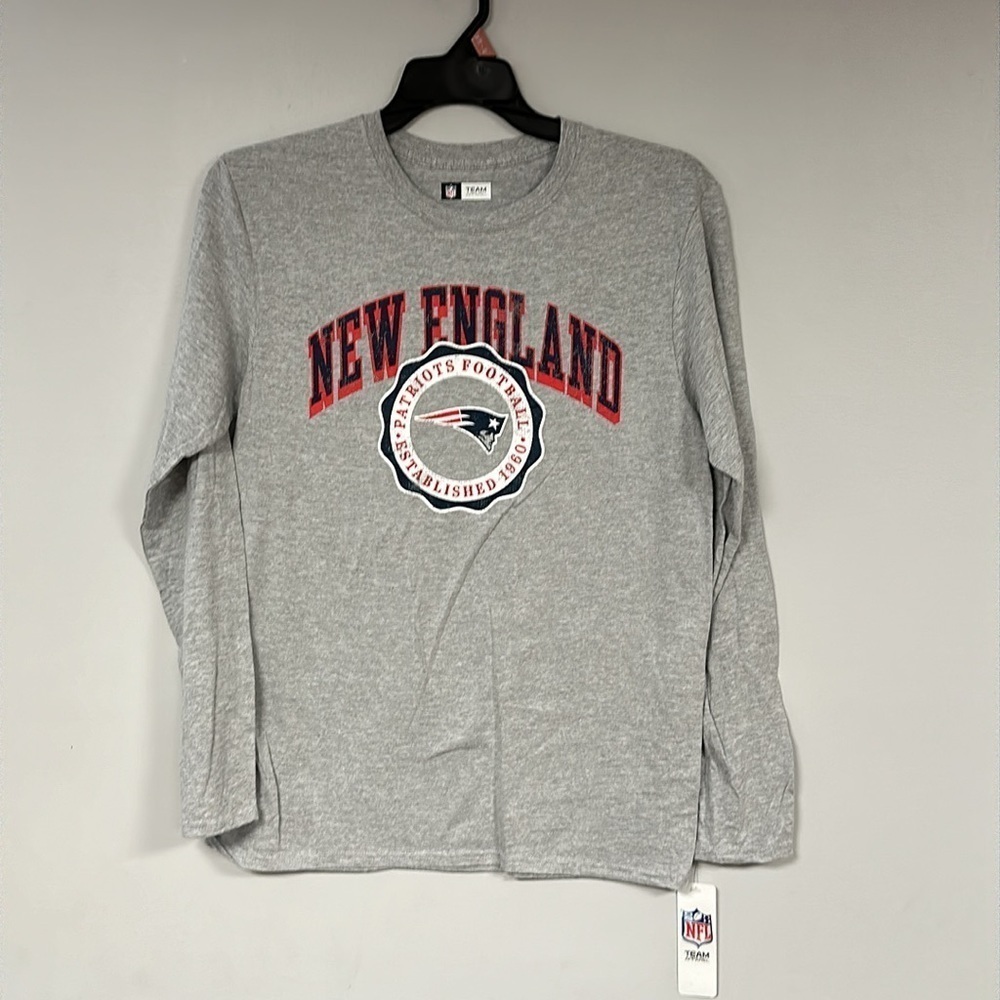 Official NFL New England Patriots Gray Cotton Long Sleeve Graphic Tee, M, NWT